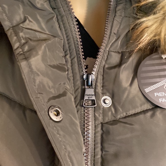 Madden Olive Green puffer coat/ attached hood with removable faux fur trim - Picture 10 of 14